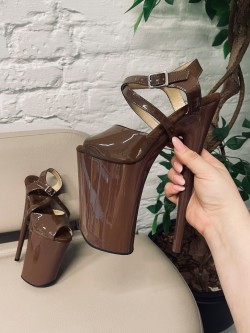 Босоніжки з переплетом на підьомі. Dark chocolate