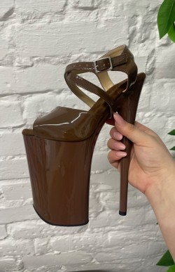 Босоніжки з переплетом на підьомі. Dark chocolate