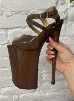 Босоніжки з переплетом на підьомі. Dark chocolate